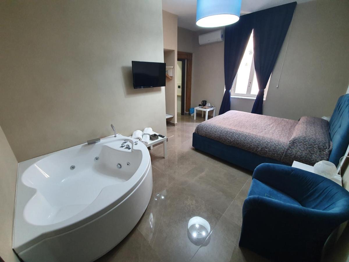 Queen Room with Spa Bath