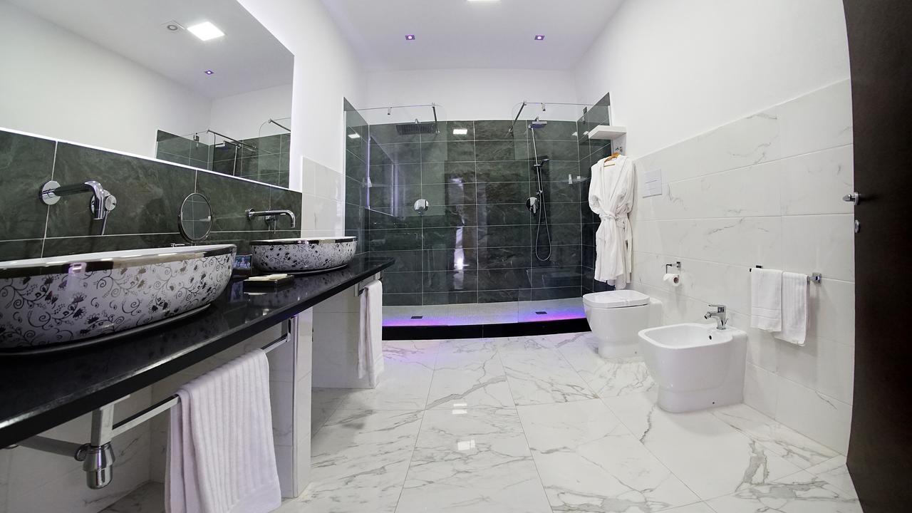 Suite with Spa Bath